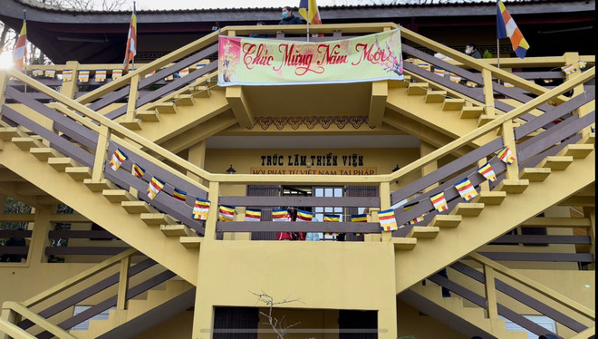 Prières pour la sérénité au monastère zen de Truc Lâm en France ảnh 1 Prières pour la sérénité au monastère zen de Truc Lâm en France ảnh 1