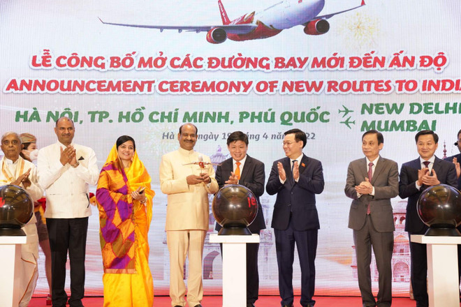 Des dirigeants vietnamien et indien assistent à l'ouverture de nouvelle lignes aériennes de Vietjet ảnh 2 Des dirigeants vietnamien et indien assistent à l'ouverture de nouvelle lignes aériennes de Vietjet ảnh 2