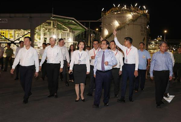Le PM à la cérémonie d'inauguration du projet de composantes du Complexe pétrochimique du Sud ảnh 2 Le PM à la cérémonie d'inauguration du projet de composantes du Complexe pétrochimique du Sud ảnh 2