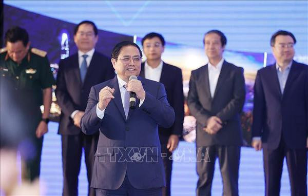 Le PM à la cérémonie d'inauguration du projet de composantes du Complexe pétrochimique du Sud ảnh 1 Le PM à la cérémonie d'inauguration du projet de composantes du Complexe pétrochimique du Sud ảnh 1