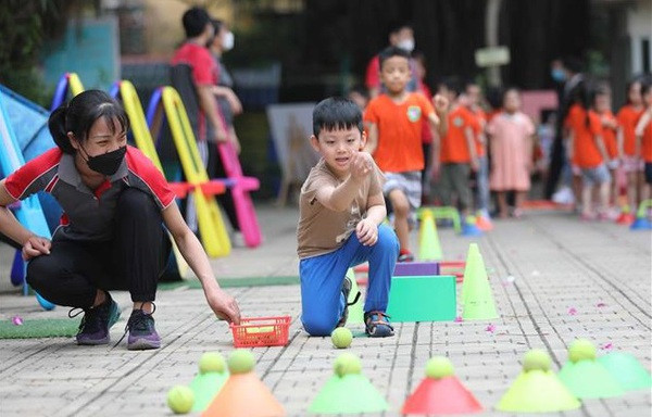 Le président se rend au Centre de soins aux enfants handicapés de Hanoï ảnh 1 Le président se rend au Centre de soins aux enfants handicapés de Hanoï ảnh 1