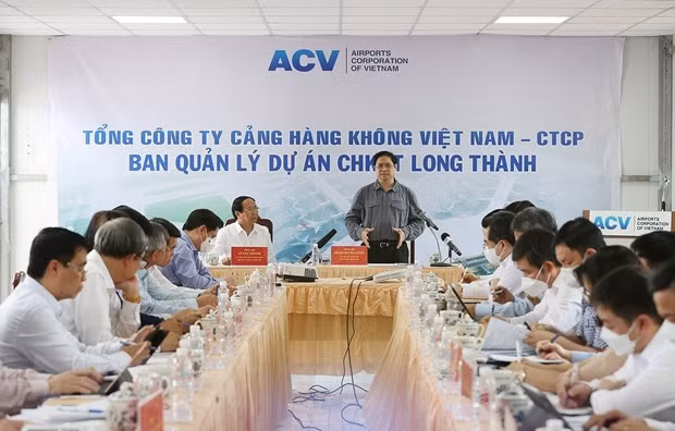 Le Premier ministre inspecte le chantier de l'aéroport de Long Thanh ảnh 1
