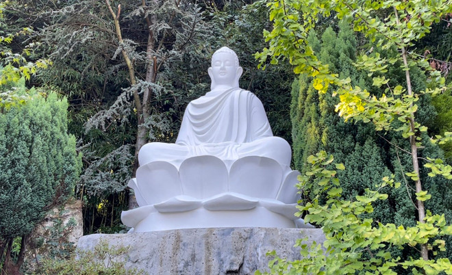 Prières pour la sérénité au monastère zen de Truc Lâm en France ảnh 3 Prières pour la sérénité au monastère zen de Truc Lâm en France ảnh 3