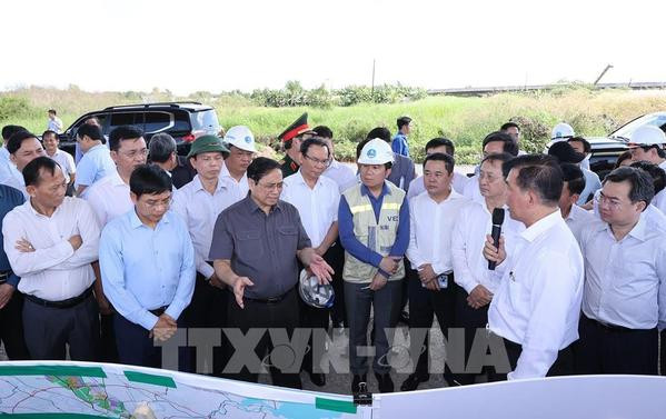 Le PM Pham Minh Chinh examine certains projets d'infrastructures à HCM-Ville ảnh 2 Le PM Pham Minh Chinh examine certains projets d'infrastructures à HCM-Ville ảnh 2