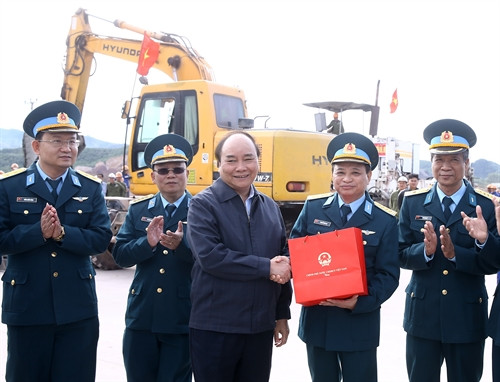 Le Premier ministre Nguyên Xuân Phuc travaille à Quang Ninh ảnh 3 Le Premier ministre Nguyên Xuân Phuc travaille à Quang Ninh ảnh 3