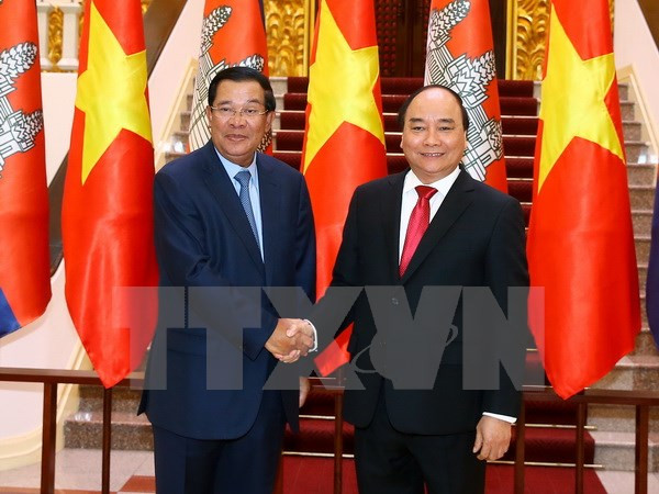 Le Premier ministre cambodgien Samdech Techo Hun Sen termine sa visite officielle au Vietnam ảnh 1