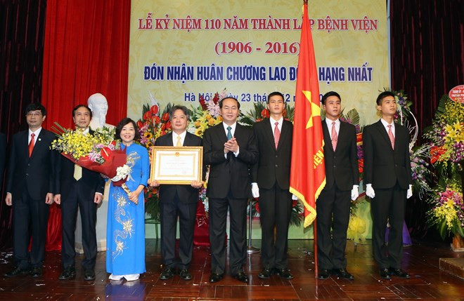 Le chef de l’État décore l’Hôpital d’amitié Vietnam-Allemagne pour ses 110 ans ảnh 1 Le chef de l’État décore l’Hôpital d’amitié Vietnam-Allemagne pour ses 110 ans ảnh 1