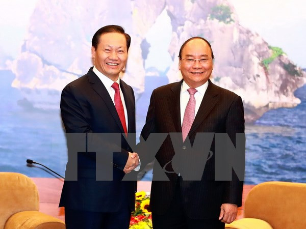 Le PM reçoit le secrétaire du Comité du PCC pour la Région autonome Zhuang du Guangxi ảnh 1