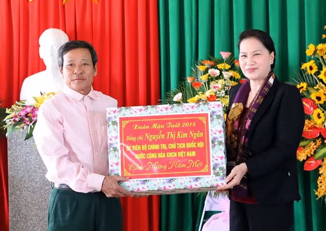 La présidente de l'Assemblée nationale poursuit sa visite de travail à Ha Tinh ảnh 1