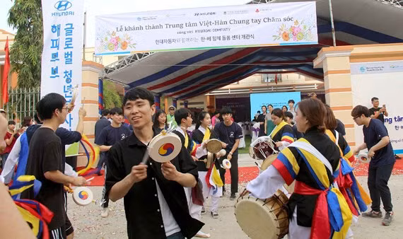 Inauguration du Centre «Vietnam - République de Corée se donnent la main pour les soins» ảnh 1