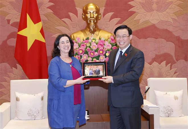 Le président de l’AN reçoit la vice-présidente de la BM chargée d’Asie de l’Est-Pacifique ảnh 1 Le président de l’AN reçoit la vice-présidente de la BM chargée d’Asie de l’Est-Pacifique ảnh 1