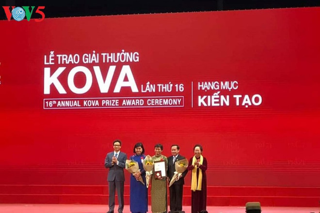 Remise du prix KOVA 2018 aux scientifiques et étudiants exemplaires ảnh 1 Remise du prix KOVA 2018 aux scientifiques et étudiants exemplaires ảnh 1