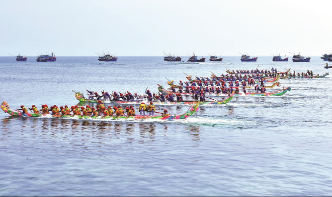Quang Ngai : la course de bateaux "Tu Linh" reconnue Patrimoine culturel immatériel national ảnh 1