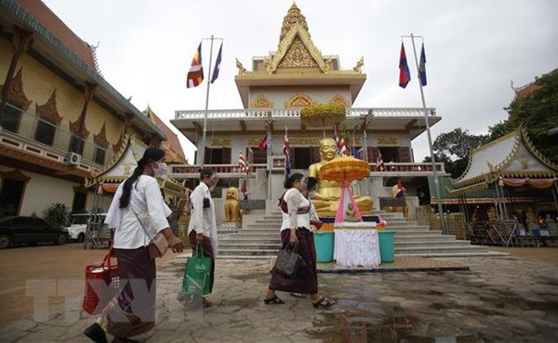Le Vietnam offre 300.000 dollars au Cambodge pour soutenir ses efforts contre le COVID-19 ảnh 1 Le Vietnam offre 300.000 dollars au Cambodge pour soutenir ses efforts contre le COVID-19 ảnh 1