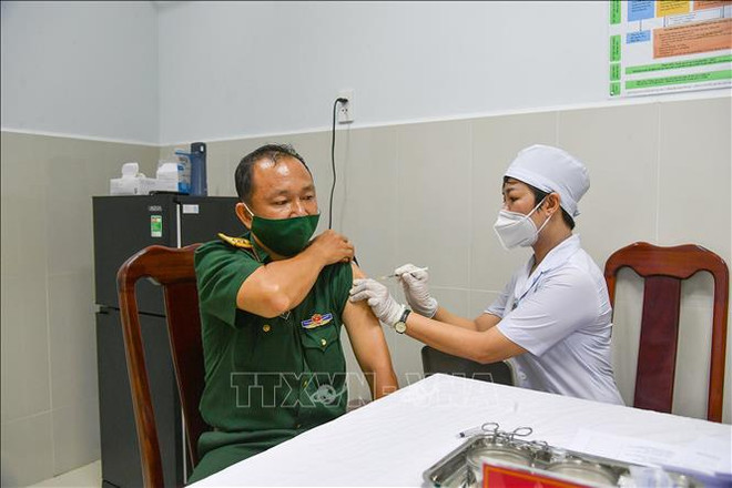 COVID-19 : Près de 54.000 cityoyens vietnamiens sont vaccinés ảnh 1 COVID-19 : Près de 54.000 cityoyens vietnamiens sont vaccinés ảnh 1