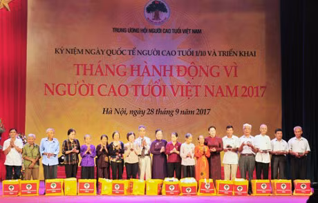 Célébration du 27e anniversaire de la Journée internationale des personnes âgées ảnh 2