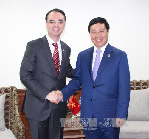 AMM-50 : rencontre entre le chef de la diplomatie vietnamienne et ses homologues ảnh 1 AMM-50 : rencontre entre le chef de la diplomatie vietnamienne et ses homologues ảnh 1