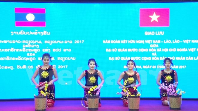 Echanges d'amitié en l’honneur des 55 ans des relations Vietnam-Laos ảnh 1 Echanges d'amitié en l’honneur des 55 ans des relations Vietnam-Laos ảnh 1