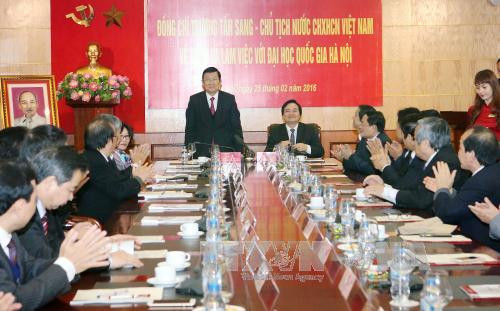 Le chef de l’Etat rend visite à l’Université nationale de Hanoi ảnh 1 Le chef de l’Etat rend visite à l’Université nationale de Hanoi ảnh 1