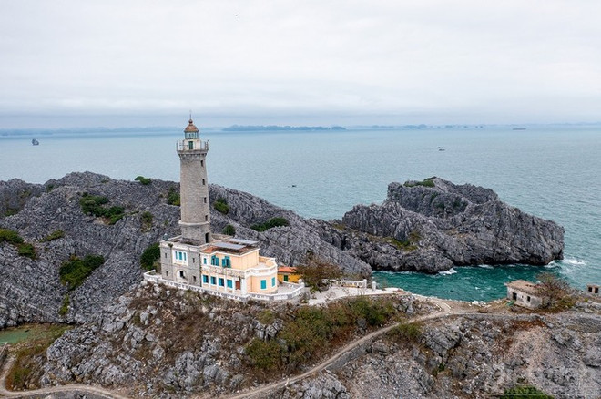 Le phare de Long Châu, gardien de la baie de Lan Ha depuis 129 ans ảnh 1 Le phare de Long Châu, gardien de la baie de Lan Ha depuis 129 ans ảnh 1
