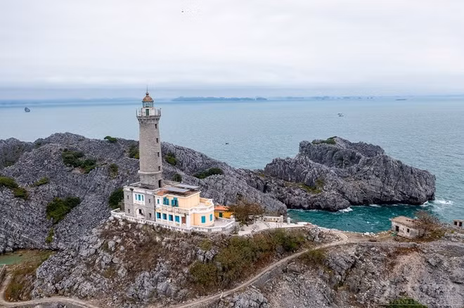 Le phare de Long Châu, gardien de la baie de Lan Ha depuis 129 ans ảnh 1
