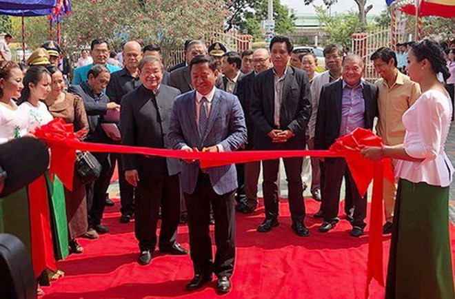 Le Cambodge inaugure une nouvelle radio financée par le Vietnam ảnh 1 Le Cambodge inaugure une nouvelle radio financée par le Vietnam ảnh 1