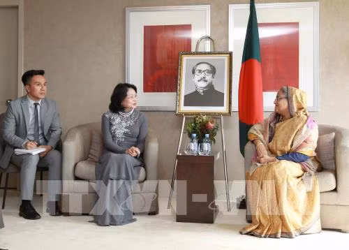 La vice-présidente Dang Thi Ngoc Thinh rencontre la PM bangladaise ảnh 1