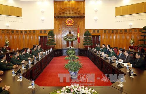 Le PM Nguyen Tan Dung rencontre le chef-d'état major général de l'Armée laotienne ảnh 1 Le PM Nguyen Tan Dung rencontre le chef-d'état major général de l'Armée laotienne ảnh 1