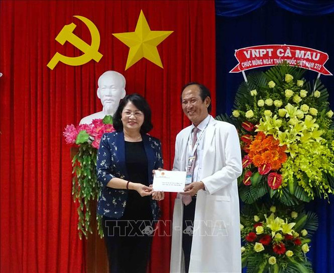 La vice-présidente Dang Thi Ngoc Thinh visite la province de Ca Mau ảnh 1 La vice-présidente Dang Thi Ngoc Thinh visite la province de Ca Mau ảnh 1