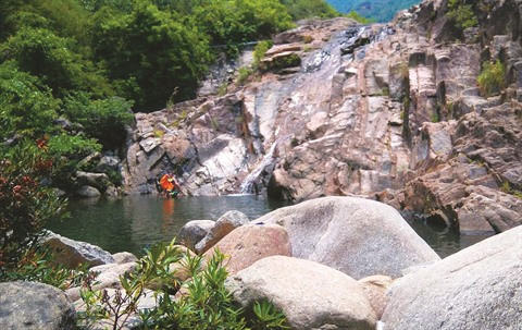 Suôi Mo, un fantastique ruisseau de la cordillère de Truong Son ảnh 1 Suôi Mo, un fantastique ruisseau de la cordillère de Truong Son ảnh 1
