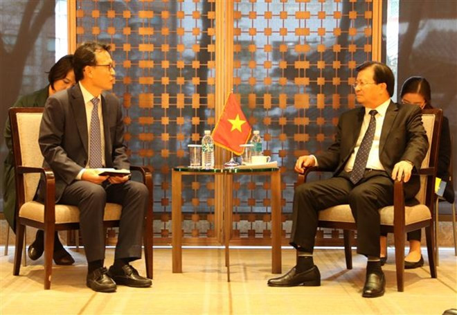 Le vice-Premier ministre Trinh Dinh Dung multiple ses rencontres à Séoul ảnh 1 Le vice-Premier ministre Trinh Dinh Dung multiple ses rencontres à Séoul ảnh 1