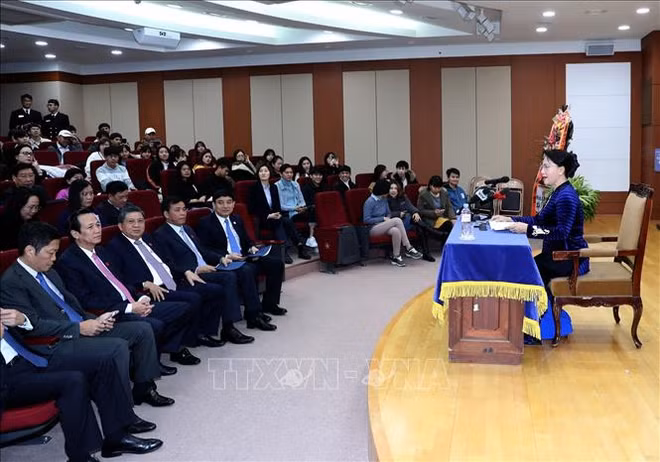 Des activités de la présidente de l’AN du Vietnam en République de Corée ảnh 1