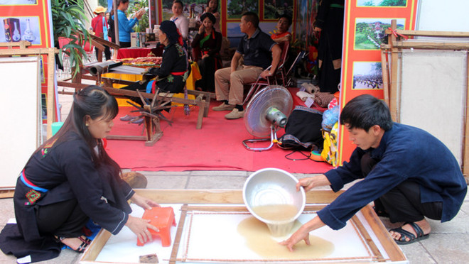 De la pâte au papier, dans les secrets de l’artisanat des Cao Lan ảnh 2 De la pâte au papier, dans les secrets de l’artisanat des Cao Lan ảnh 2