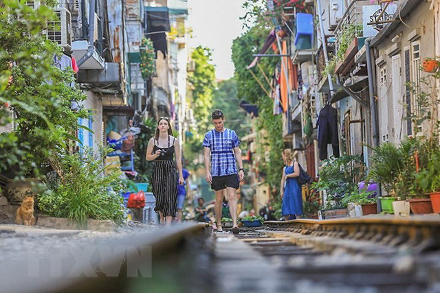 La vie coule doucement dans la "rue du train" de Hanoi ảnh 2 La vie coule doucement dans la "rue du train" de Hanoi ảnh 2