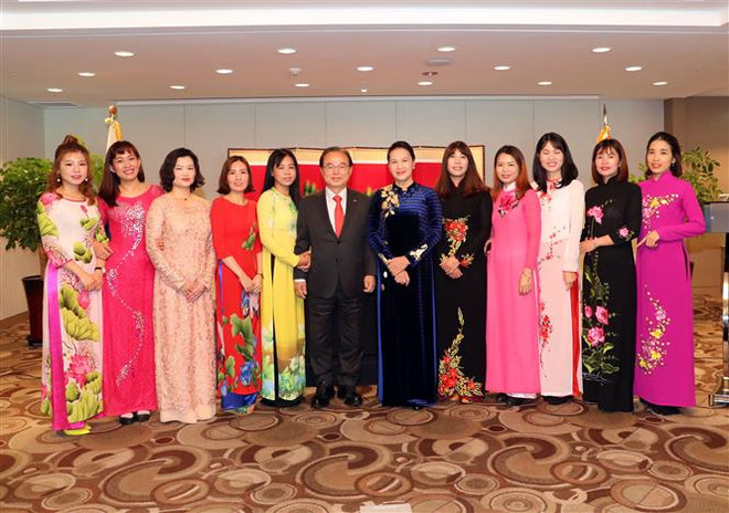 La présidente de l’AN salue les familles des Vietnamiens et Sud-Coréens ảnh 1 La présidente de l’AN salue les familles des Vietnamiens et Sud-Coréens ảnh 1