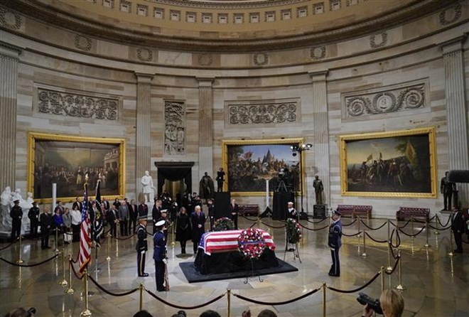 Le Vietnam rend hommage à l’ex-président américain George H.W. Bush ảnh 1 Le Vietnam rend hommage à l’ex-président américain George H.W. Bush ảnh 1