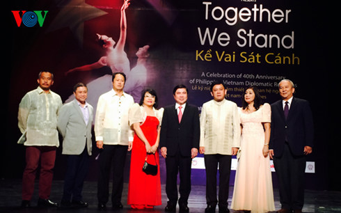 Célébration du 40e anniversaire des relations Vietnam-Philippines ảnh 1 Célébration du 40e anniversaire des relations Vietnam-Philippines ảnh 1
