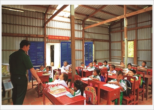 Un garde-frontière et sa mission d’alphabétisation ảnh 1