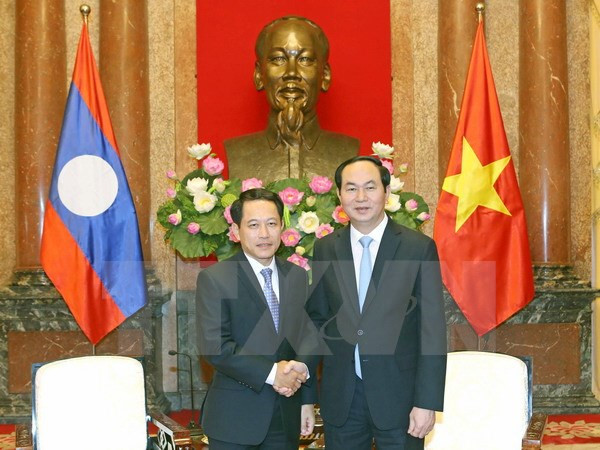 Des dirigeants vietnamiens reçoivent le ministre laotien des Affaires étrangères ảnh 2 Des dirigeants vietnamiens reçoivent le ministre laotien des Affaires étrangères ảnh 2