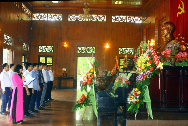 Nghê An commémore le 51e anniversaire du décès du Président Hô Chi Minh ảnh 1 Nghê An commémore le 51e anniversaire du décès du Président Hô Chi Minh ảnh 1