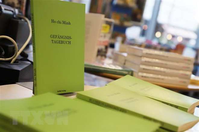 L’œuvre “Carnet de prison” du Président Hô Chi Minh traduite en allemand ảnh 1