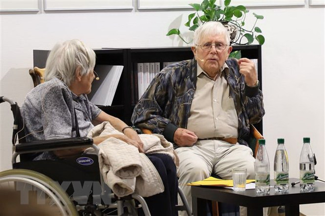 L’œuvre “Carnet de prison” du Président Hô Chi Minh traduite en allemand ảnh 2