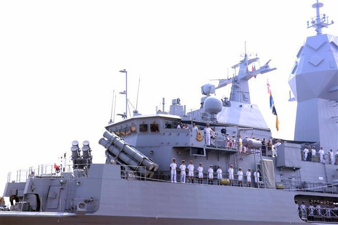 Un navire de la Marine royale australienne en visite d'amitié au Vietnam ảnh 1