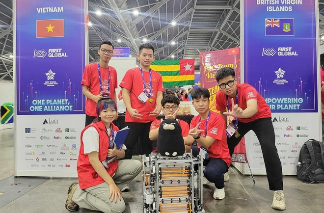 Des écoliers vietnamiens remportent pour la première fois le Concours mondial de robots FGC 2023 ảnh 1