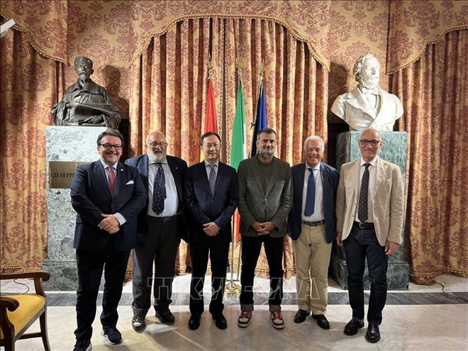 Le Vietnam recherche une coopération économique maritime avec la région italienne des Pouilles ảnh 1