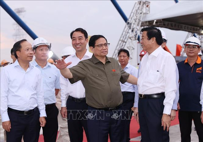 Le Premier ministre assiste à la cérémonie de raccordement du pont My Thuan 2 ảnh 2