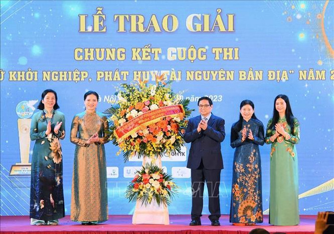 Le PM à la cérémonie de remise des prix d’un concours d’entrepreneuriat pour les femmes ảnh 1 Le PM à la cérémonie de remise des prix d’un concours d’entrepreneuriat pour les femmes ảnh 1