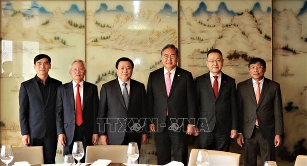 Une délégation du Parti communiste du Vietnam en visite en République de Corée ảnh 1 Une délégation du Parti communiste du Vietnam en visite en République de Corée ảnh 1