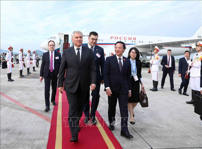 Le président du président de la Douma d'Etat russe entame sa visite officielle au Vietnam ảnh 2