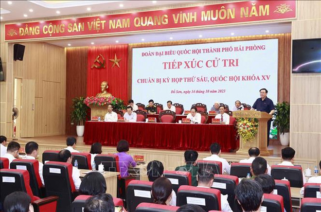 Le président de l'AN Vuong Dinh Hue rencontre des électeurs de Hai Phong ảnh 1 Le président de l'AN Vuong Dinh Hue rencontre des électeurs de Hai Phong ảnh 1